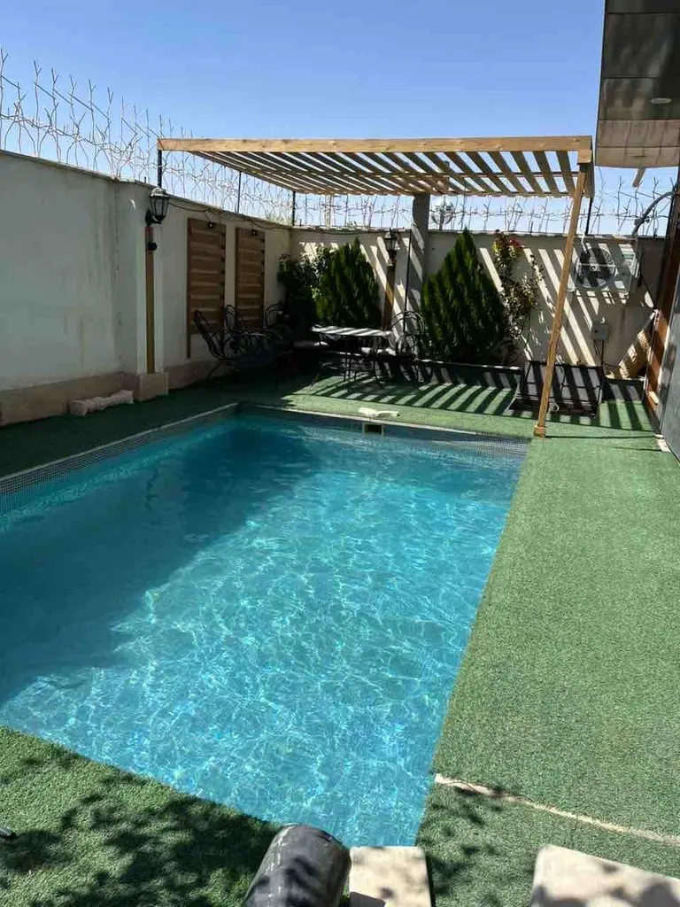 ویلا یک خوابه استخردار آبگرم عزیزی - استخر