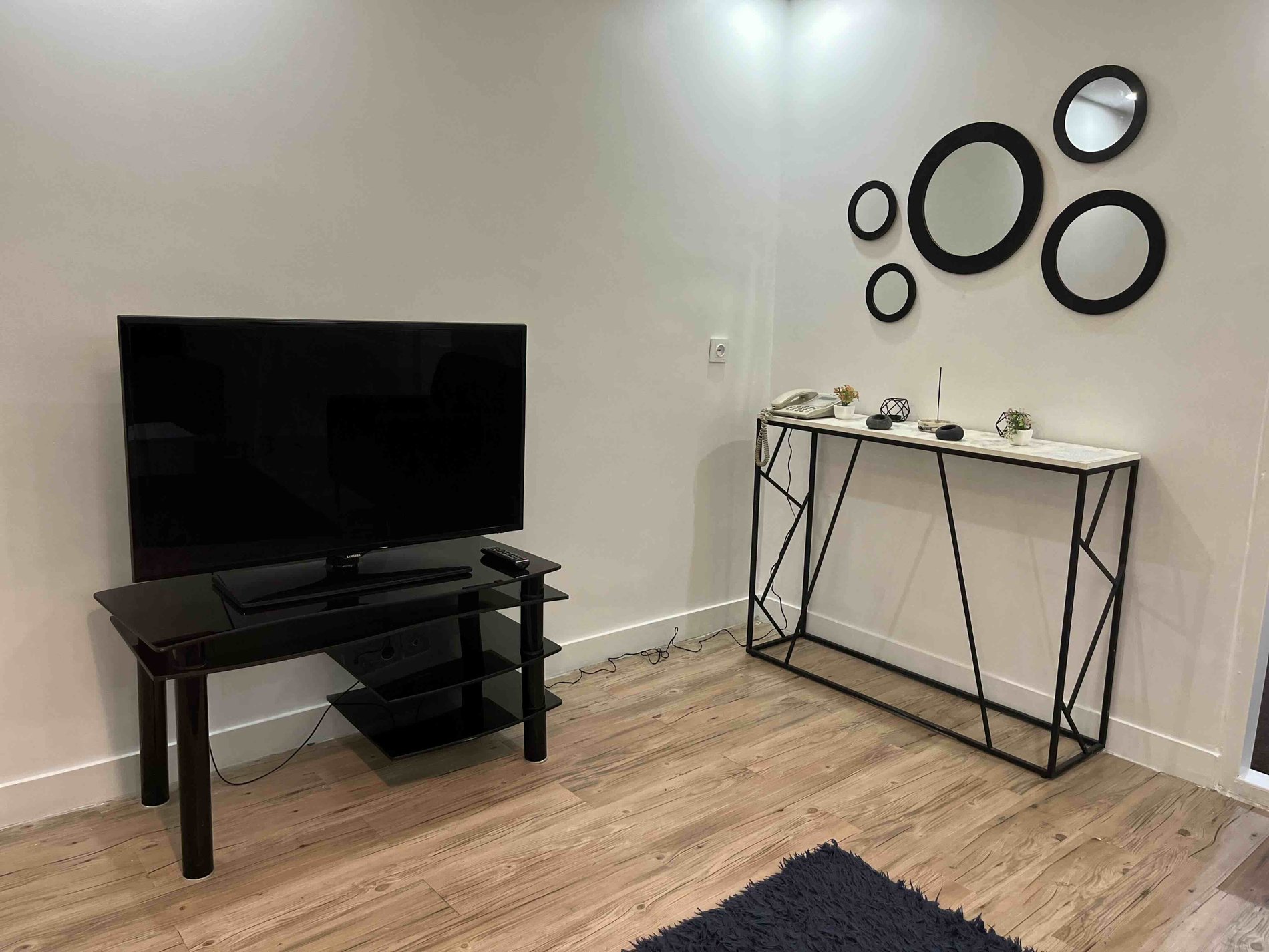 آپارتمان دوخوابه گلدیس پونک