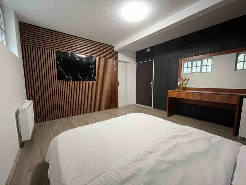 سوئیت فلت مرجان اشرفی اصفهانی