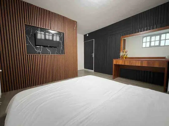 سوئیت فلت مروارید اشرفی اصفهانی - انتخاب عنوان تصویر