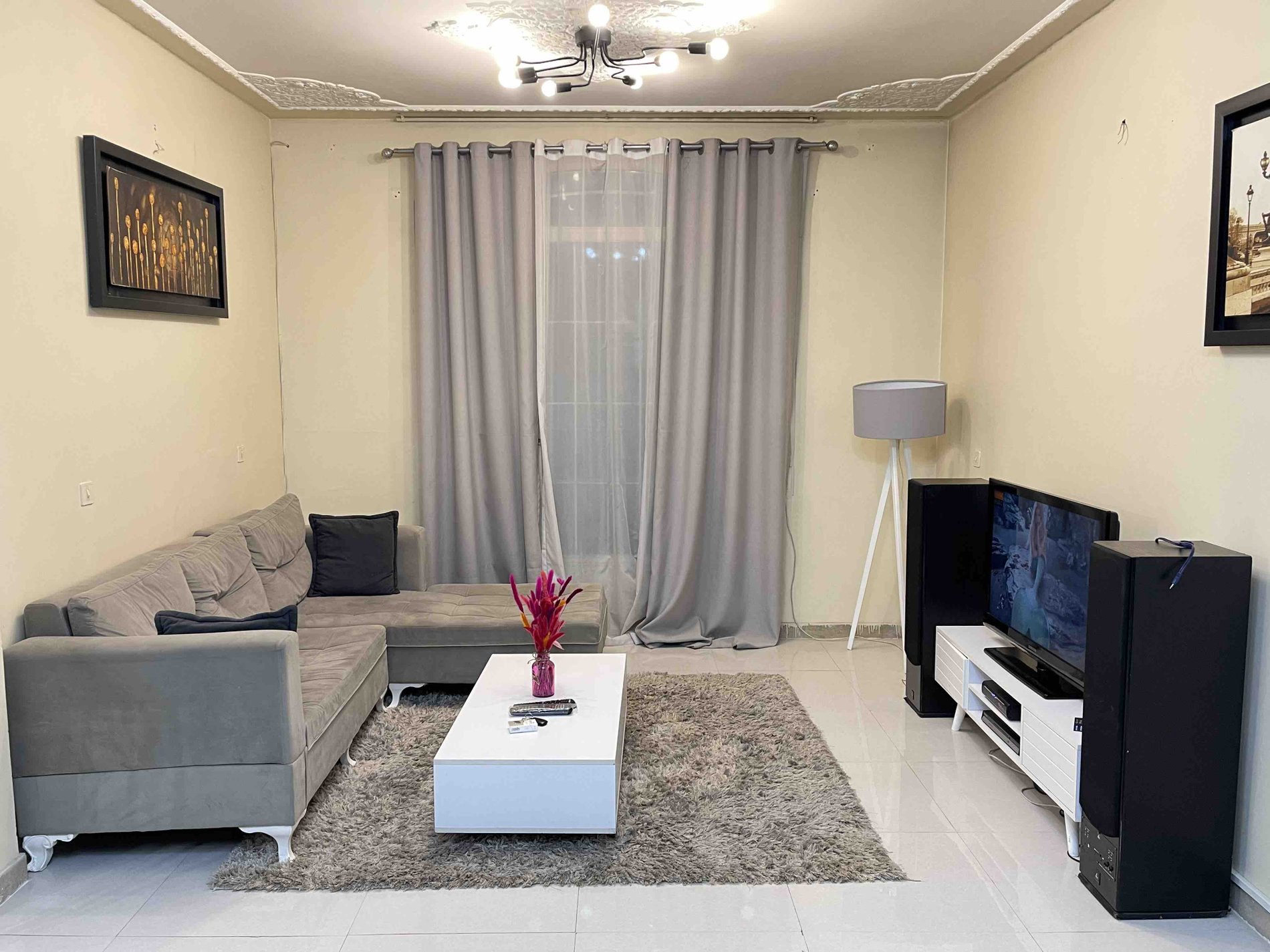 آپارتمان دو‌خوابه‌ کوروش پونک