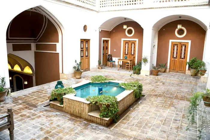 اقامتگاه سنتی سرای بابا افضل - واحد نمک - 11