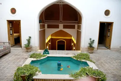 اقامتگاه سنتی سرای بابا افضل - واحد نمک