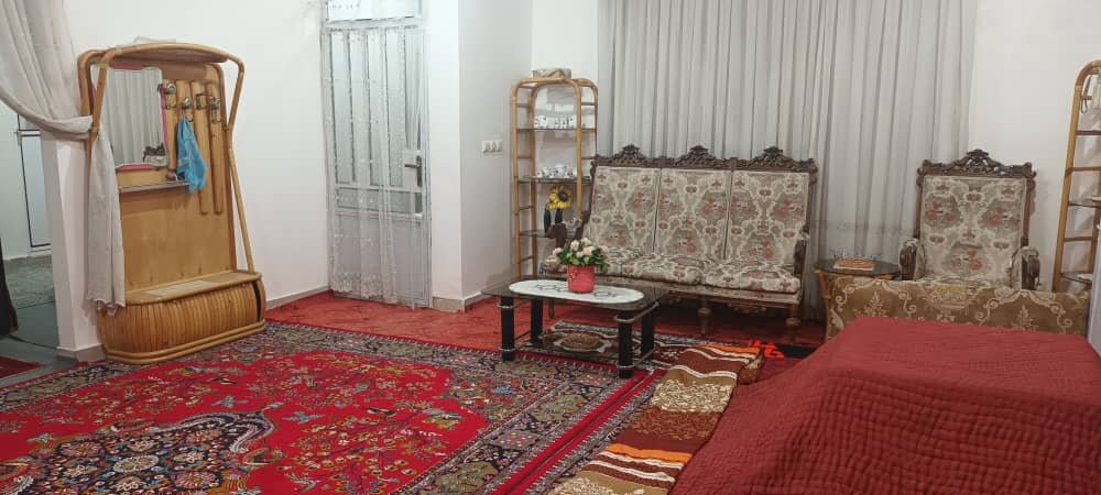 یک خوابه باغ درمیان