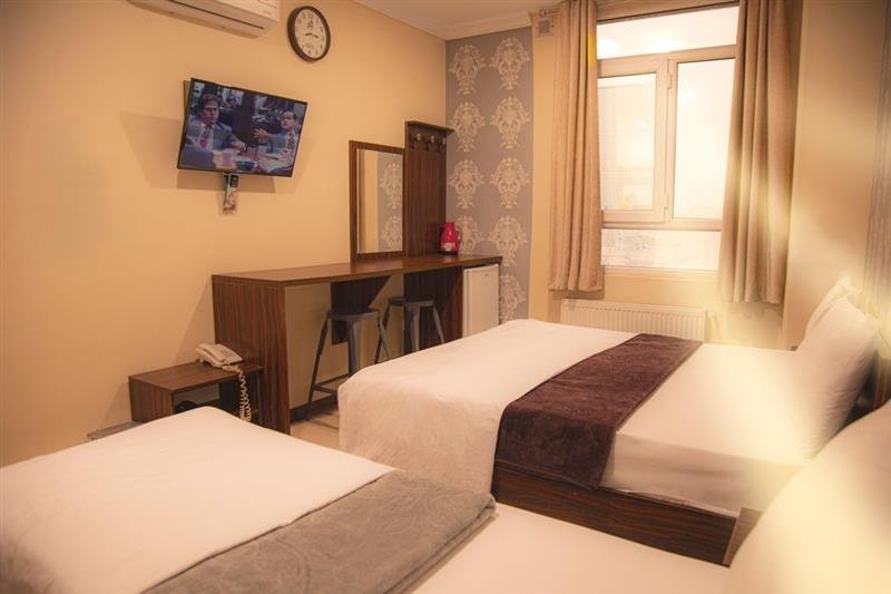 مسافرخانه نیکان مهر - واحد سه تخته 405