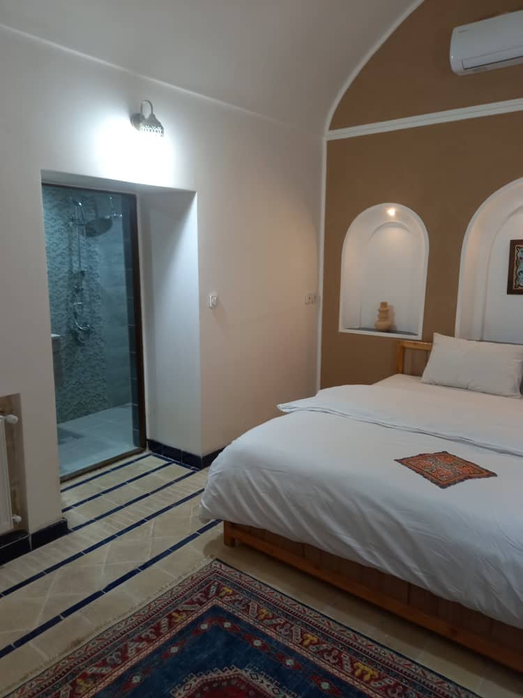 سرای دشتی - واحد عشق