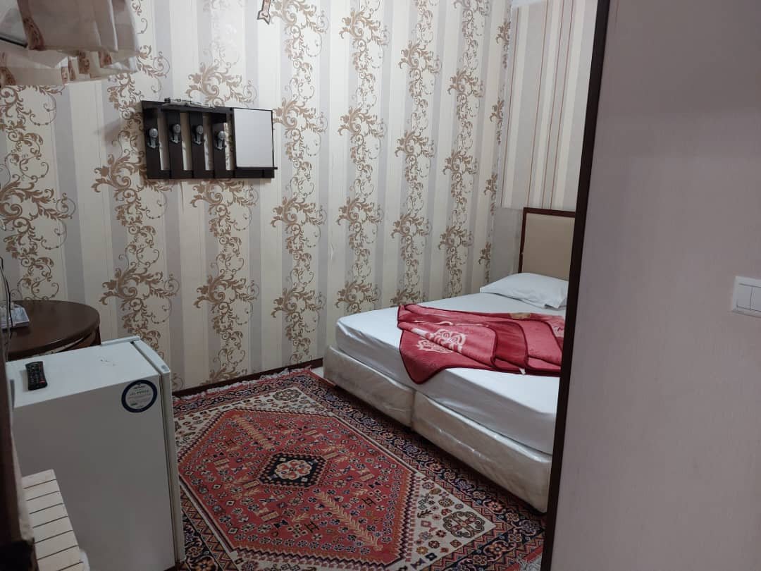 مسافرخانه آراز - واحد دوتخته 3 میدان انقلاب