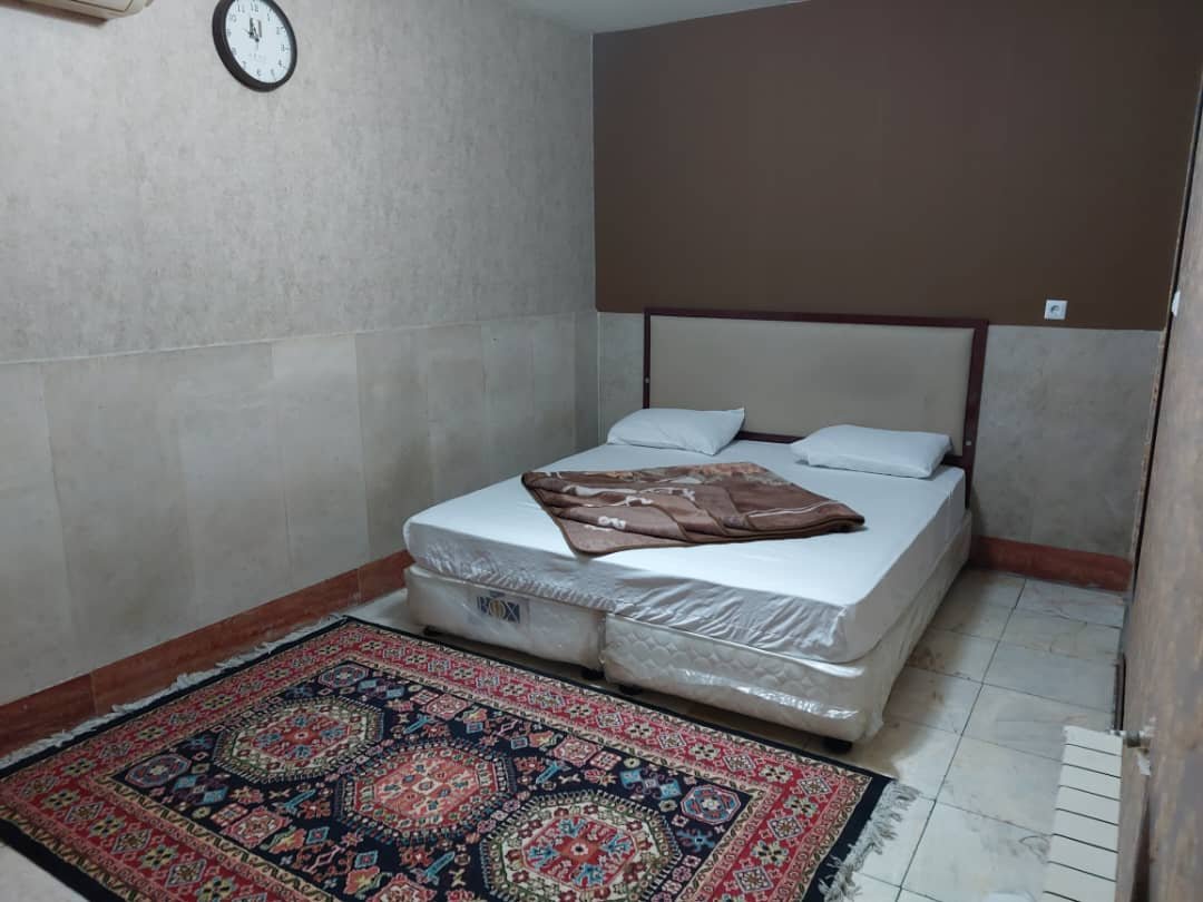 مسافرخانه آراز - واحد دوتخته 3 میدان انقلاب