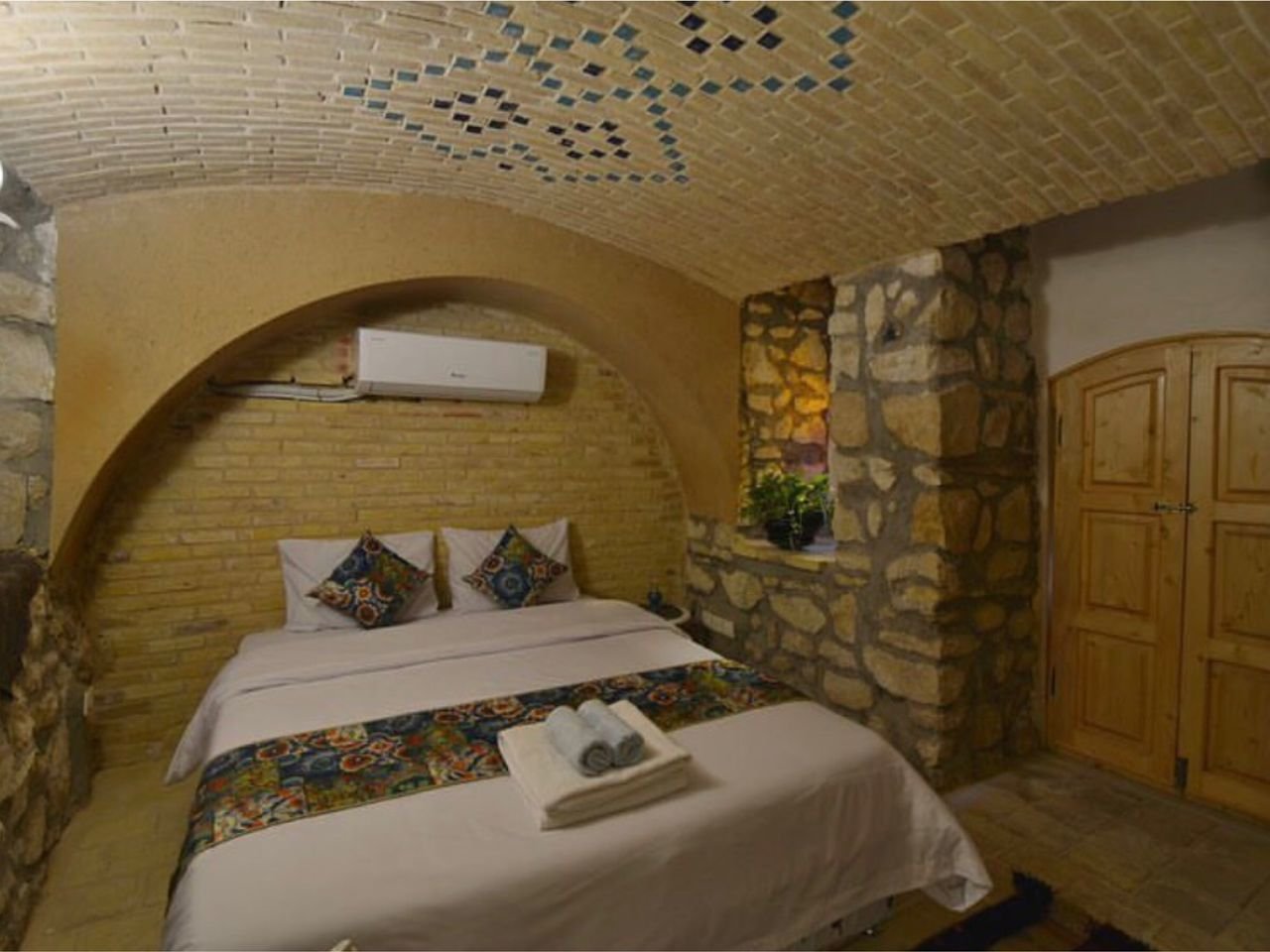 بوم گردی سرای همایونی - واحد ثریا