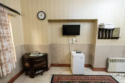 مسافرخانه آراز - واحد سه تخته 1 میدان انقلاب