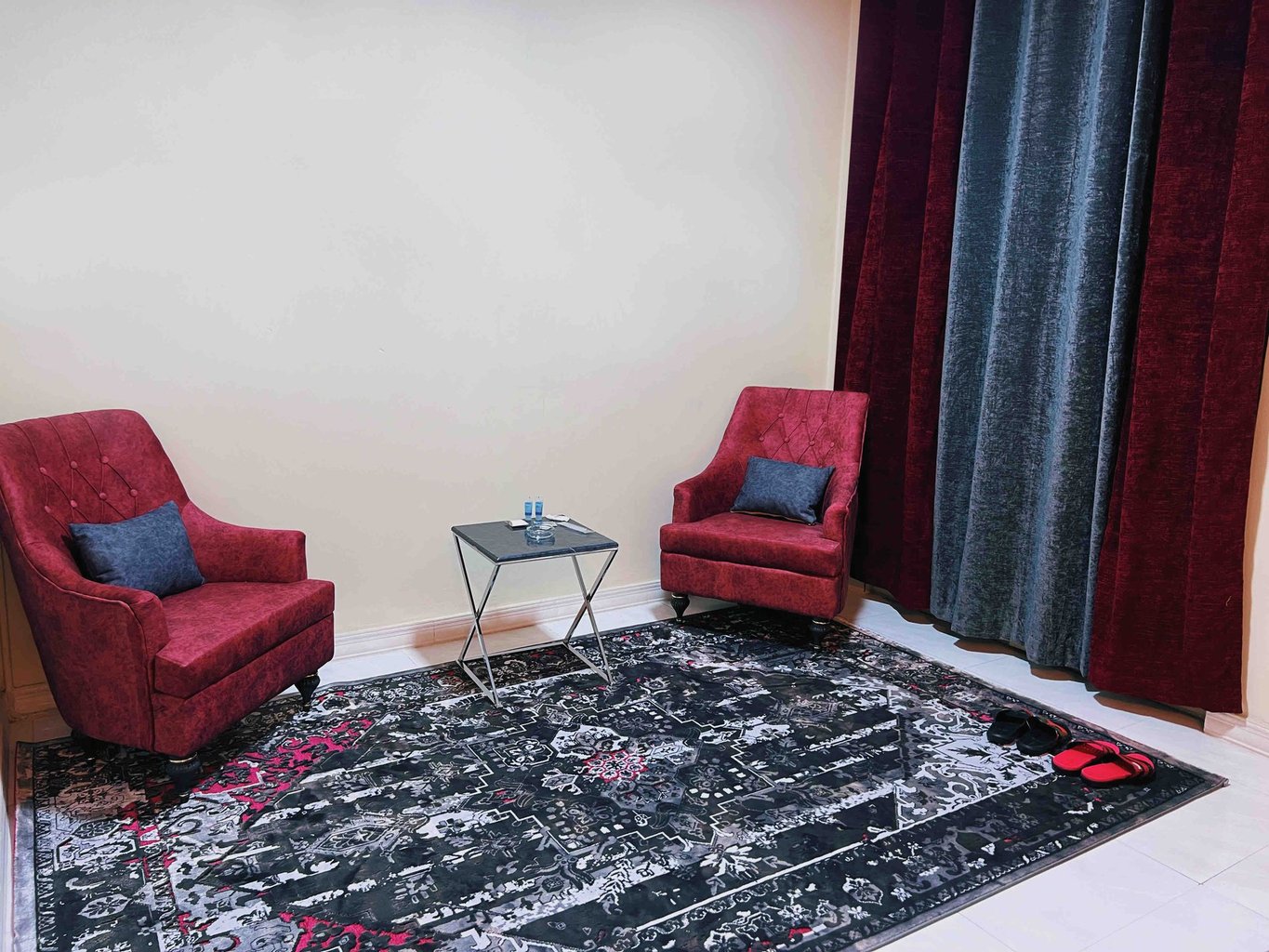 آپارتمان یک خوابه قرمز پیروزی - نیروهوایی