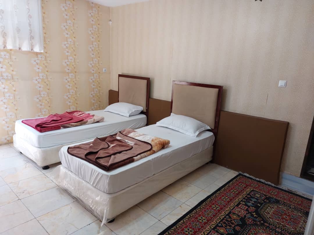 مسافرخانه آراز - واحد دوتخته 6 میدان انقلاب