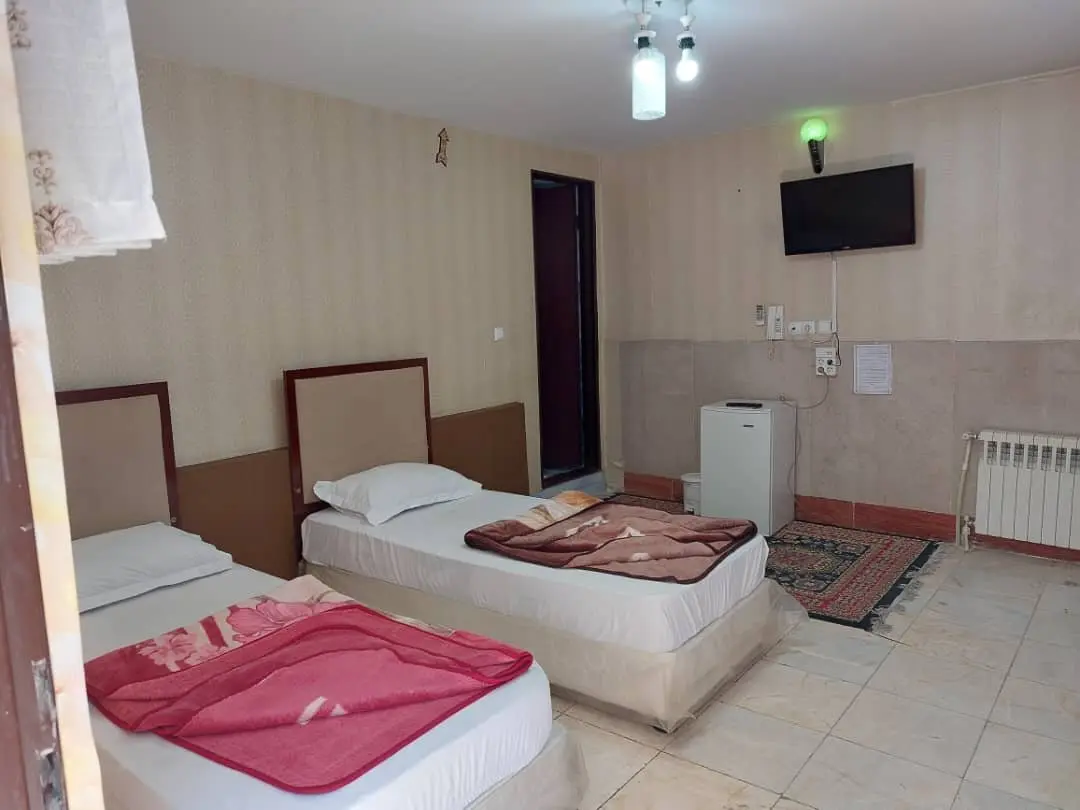 مسافرخانه آراز - واحد دوتخته 5 میدان انقلاب