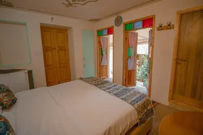 بومگردی سرای همایونی - واحد سیمین