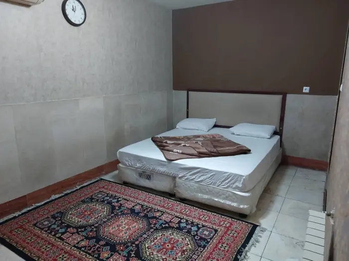 مسافرخانه آراز - واحد دوتخته 5 میدان انقلاب