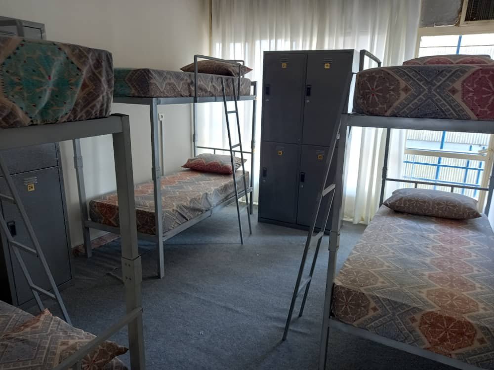 هاستل ویژه آقایان - واحد شش تخته 1 انقلاب