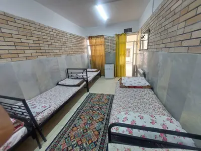 مسافرخانه نادر - واحد پنج تخته 3 ناصرخسرو