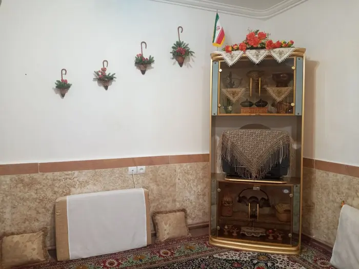 بوم گردی دوخوابه باغچه سنتی آتاباغی