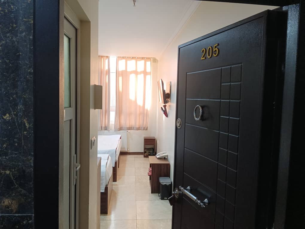 مسافرخانه نیکان مهر - واحد سه تخته 505