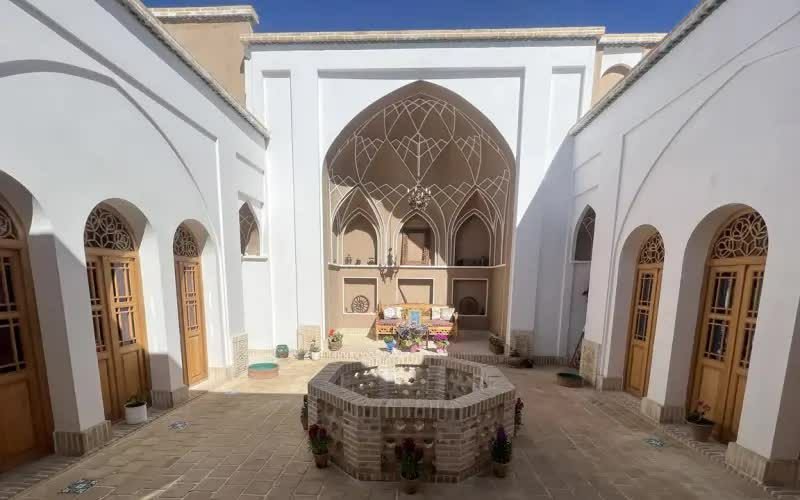 دلنواز کاشان - واحد 4 دوبلکس ایراندخت