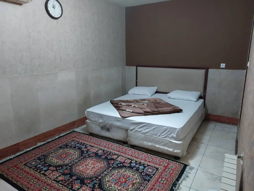 مسافرخانه آراز - واحد دوتخته 2 میدان انقلاب