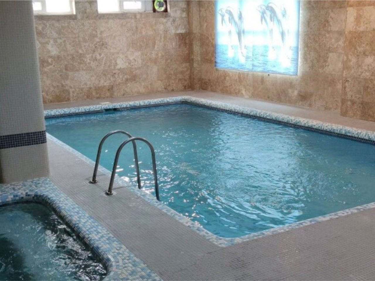 ویلا پنج خوابه استخردار آبگرم حمید