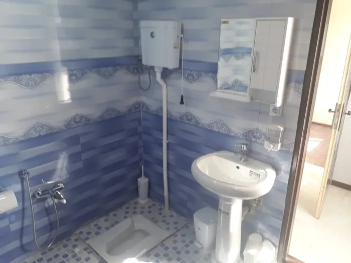 مسافرخانه آراز - واحد سه تخته 1 میدان انقلاب