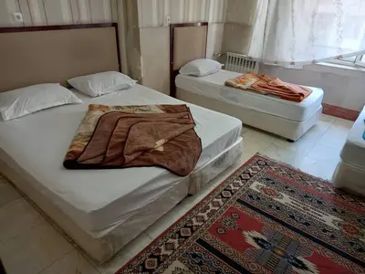 مسافرخانه آراز - واحد چهارتخته ۴ میدان انقلاب