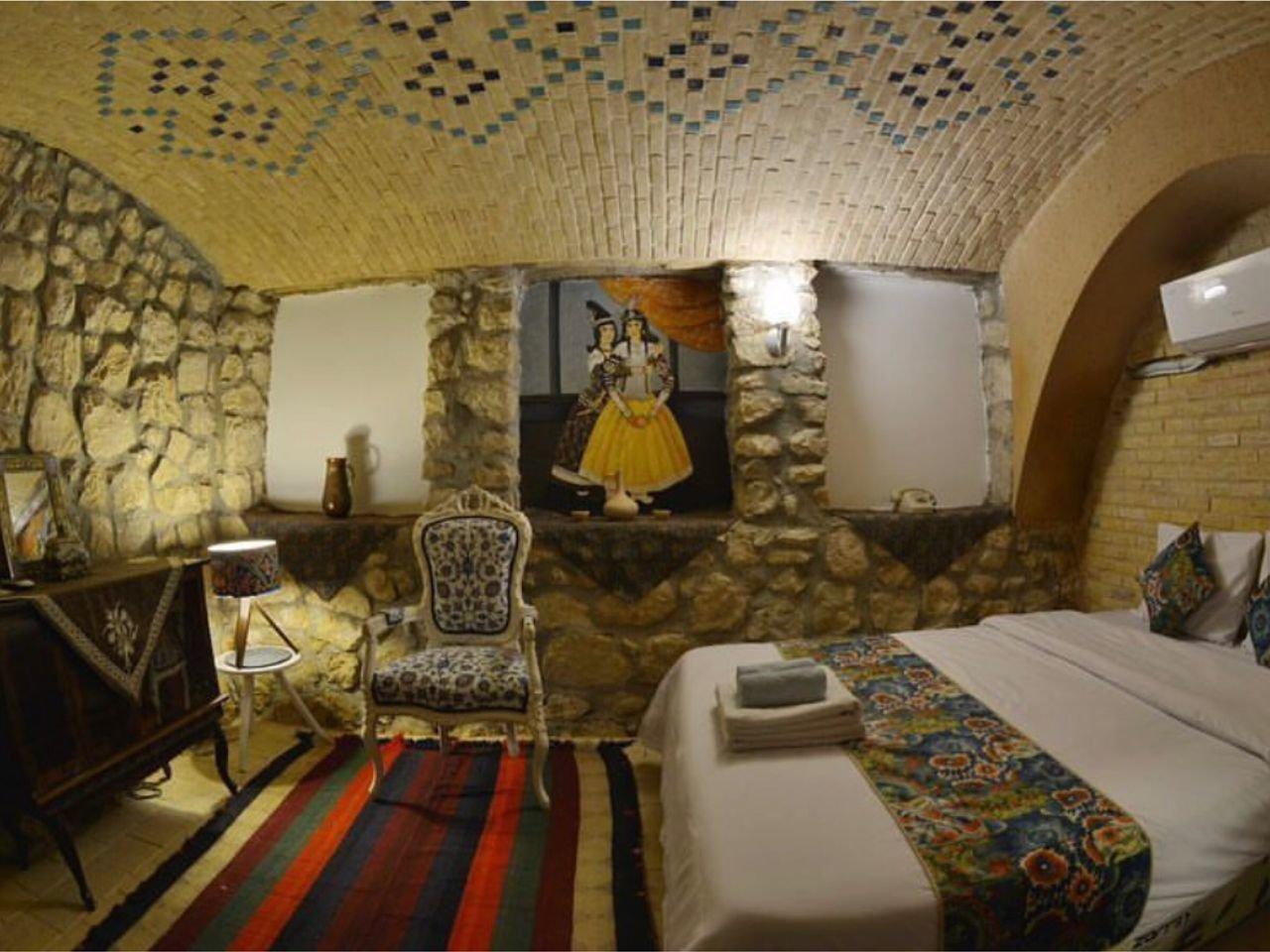 بوم گردی سرای همایونی - واحد ثریا