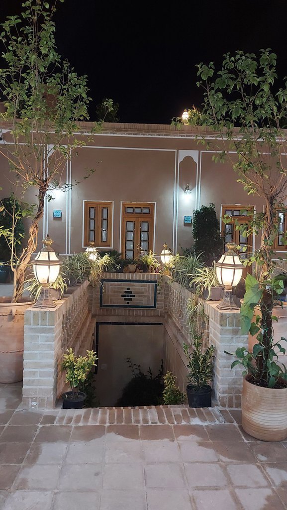 سرای دشتی - واحد عشق