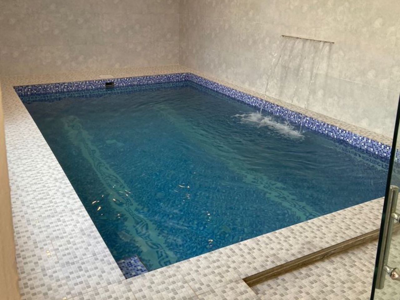 دوخوابه استخردار آبگرم شهرک پاییزان