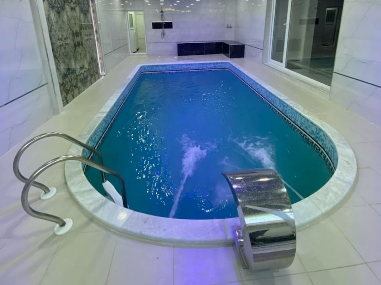 ویلا دوخوابه استخردار آبگرم آتلیه ناب