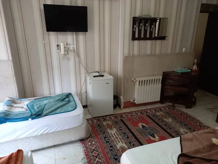 مسافرخانه آراز - واحد چهارتخته ۴ میدان انقلاب