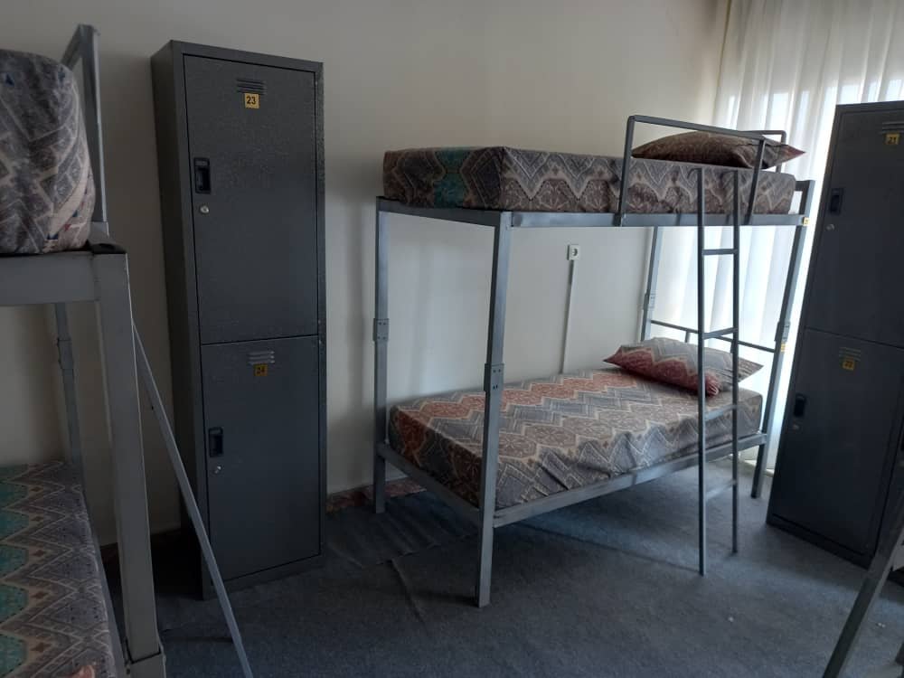 هاستل ویژه آقایان - واحد شش تخته 1 انقلاب