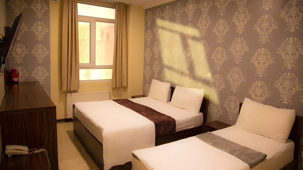 مسافرخانه نیکان مهر - واحد سه تخته 305