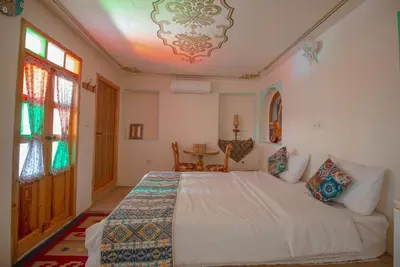 بومگردی سرای همایونی - واحد سیمین