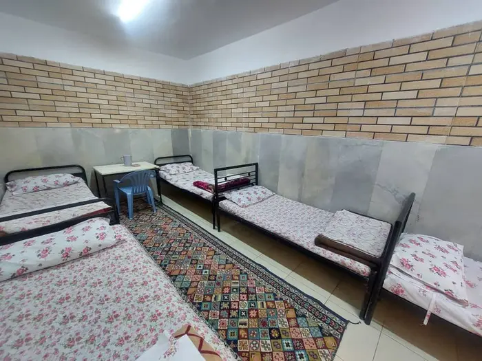 مسافرخانه نادر - واحد پنج تخته 3 ناصرخسرو