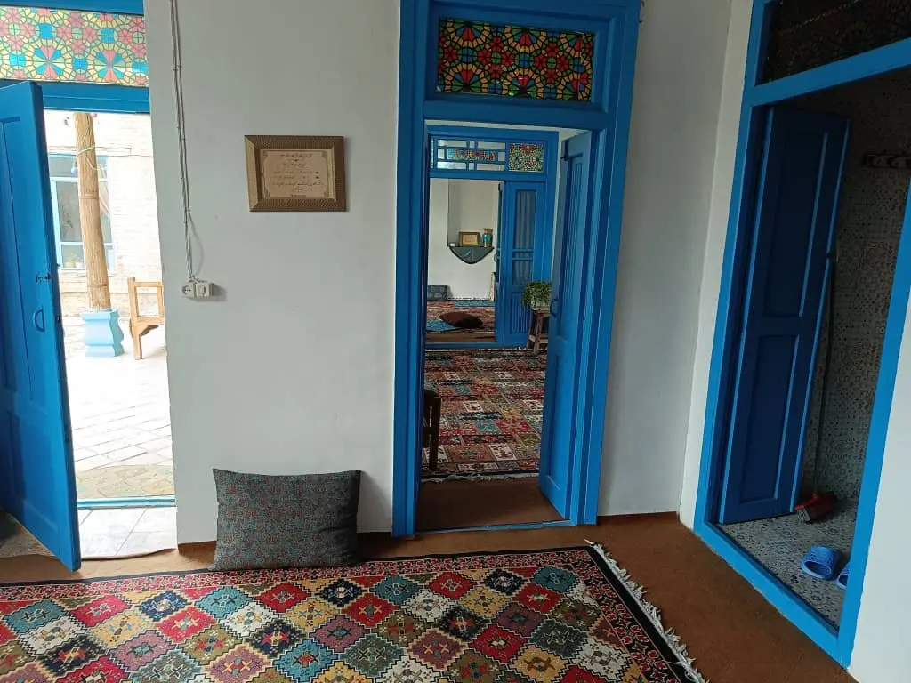 بوم گردی خانه دوستی - واحد سه بخشی