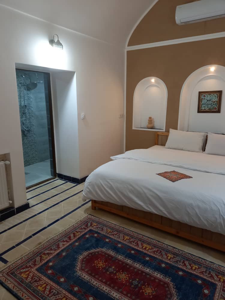 سرای دشتی - واحد عشق