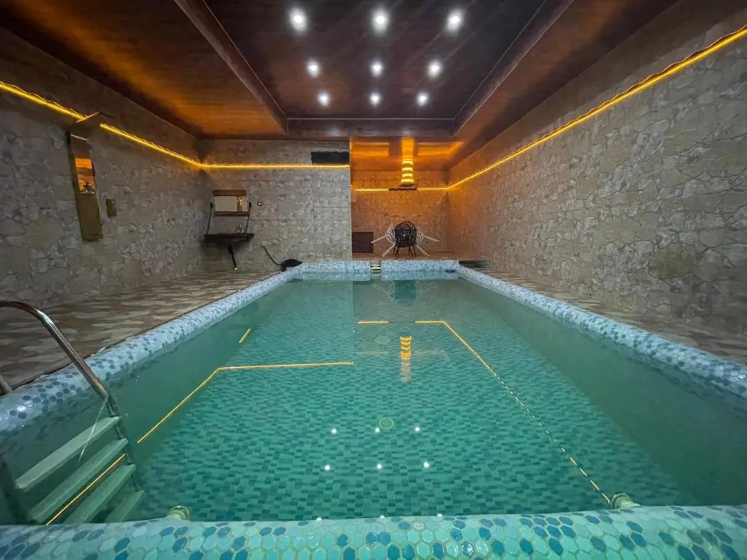 ویلا دوخوابه استخردار آبگرم سنگی