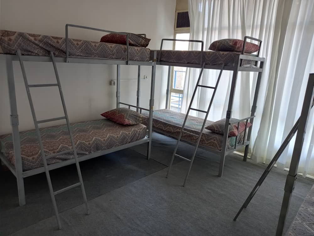 هاستل ویژه آقایان - واحد شش تخته 1 انقلاب