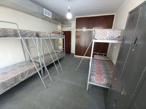 هاستل ویژه آقایان - واحد شش تخته 2 انقلاب