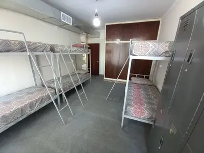 هاستل ویژه آقایان - واحد شش تخته 2 انقلاب