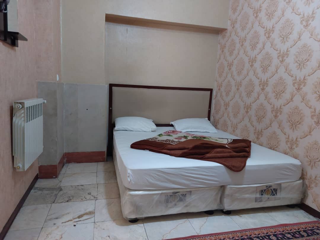 آراز - واحد دوتخته 2 میدان انقلاب