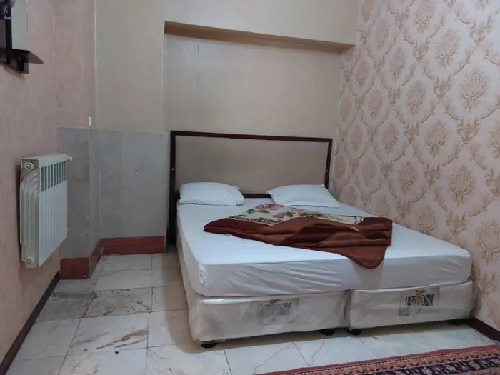 مسافرخانه آراز - واحد دوتخته 2 میدان انقلاب