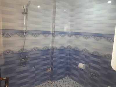 مسافرخانه آراز - واحد سه تخته 1 میدان انقلاب