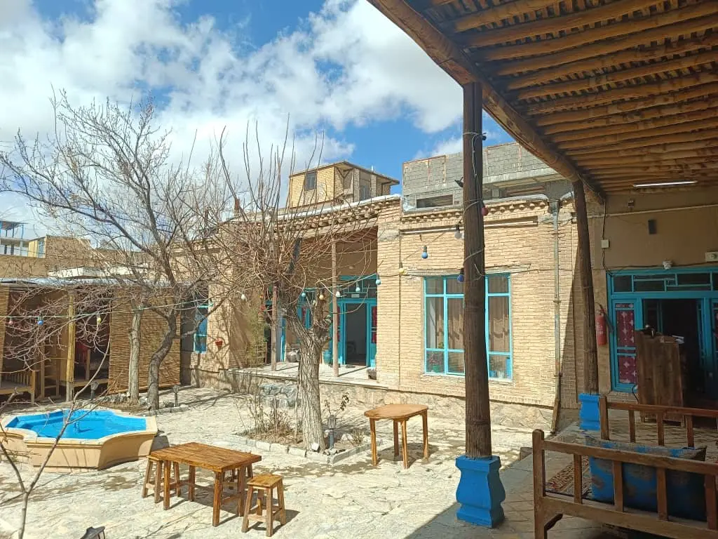 بوم گردی خانه دوستی - واحد جیران