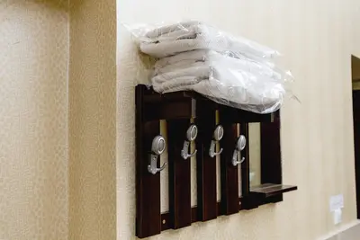 مسافرخانه آراز - واحد سه تخته 1 میدان انقلاب