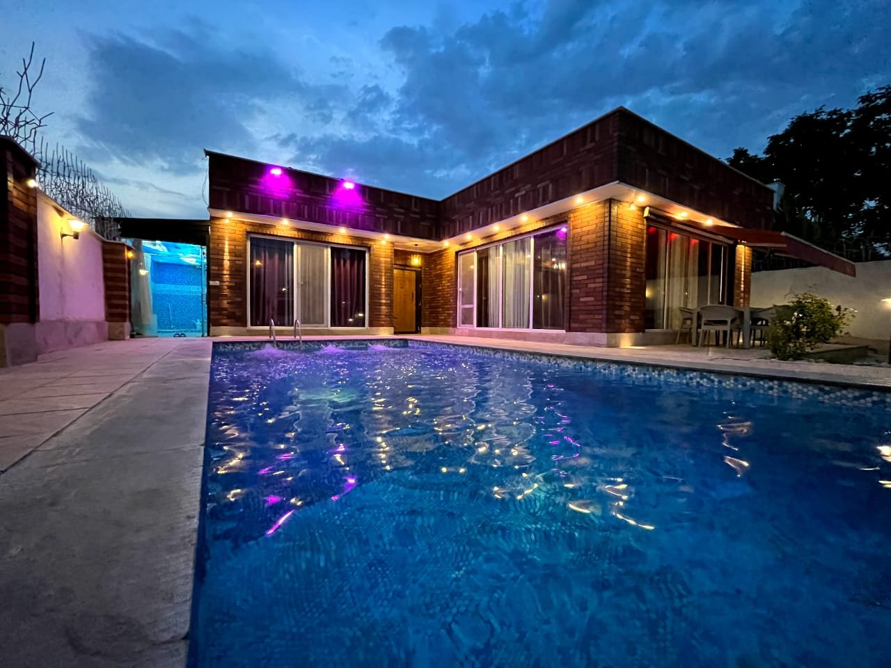 دوخوابه استخردار آبگرم  لوتوس 1