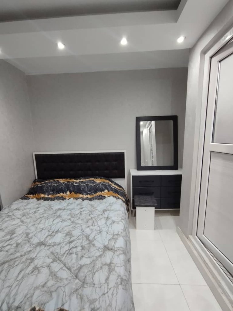 آپارتمان یک خوابه حیاط دار جمشیدیه نیاوران